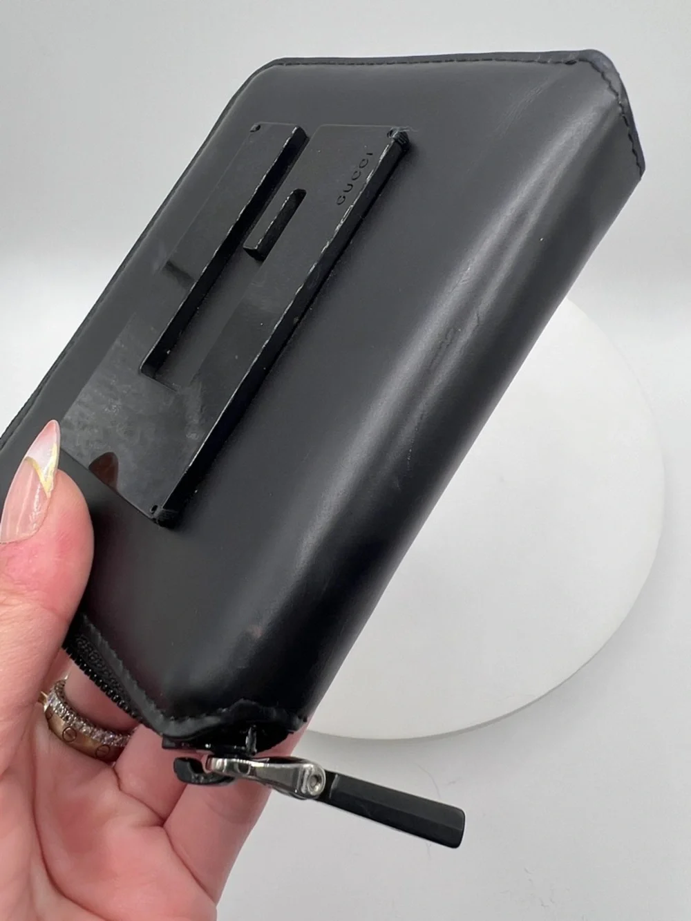 7050. Authentic Gucci Black Leather Zip Wallet with Glossy Logo. Made in Italy. - Picture 4 of 16